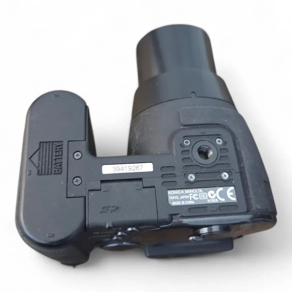 Konica Minolta DiMAGE Z3 4.0MP Digital Camera | 12x Optical Zoom | With Bag